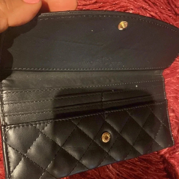 BADGLEY Mischka Studio Quilted Black Vegan Leather wallet - Picture 9 of 9
